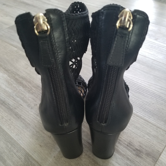 **SOLD** NEW Rachel Zoe black 'Callie' heels - Picture 3 of 6